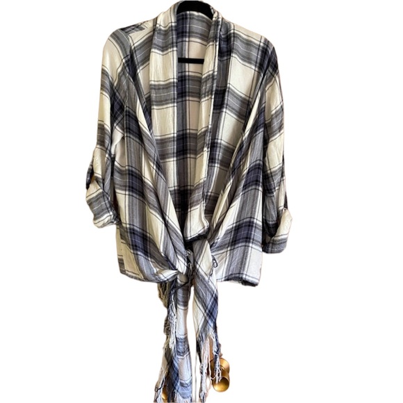 Altar'd State Tops - Altar’d State. Tie-Front Flannel. Size M